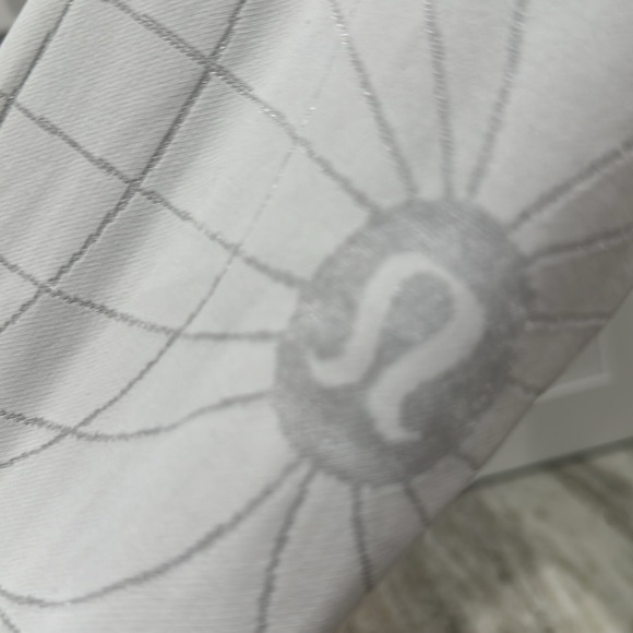 (6119/6120)  🍋 RARE LULULEMON Long Sleeve Sz 8 **RARE** - Picture 7 of 9